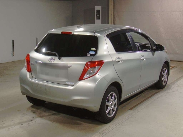 TOYOTA VITZ 2011