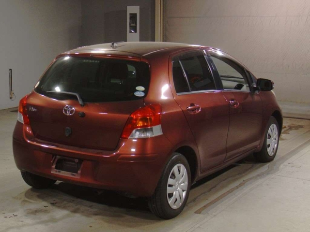 TOYOTA VITZ 2010