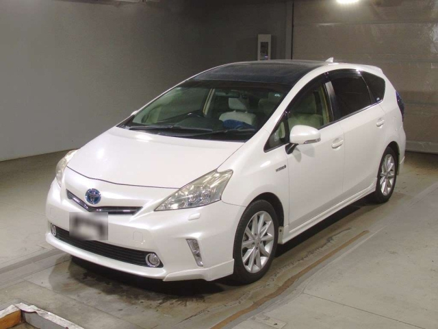 TOYOTA PRIUS ALPHA 2013