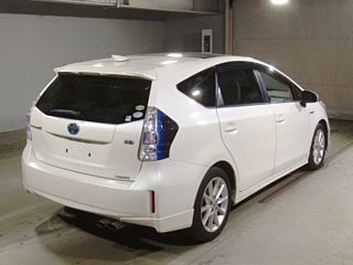 TOYOTA PRIUS ALPHA 2013