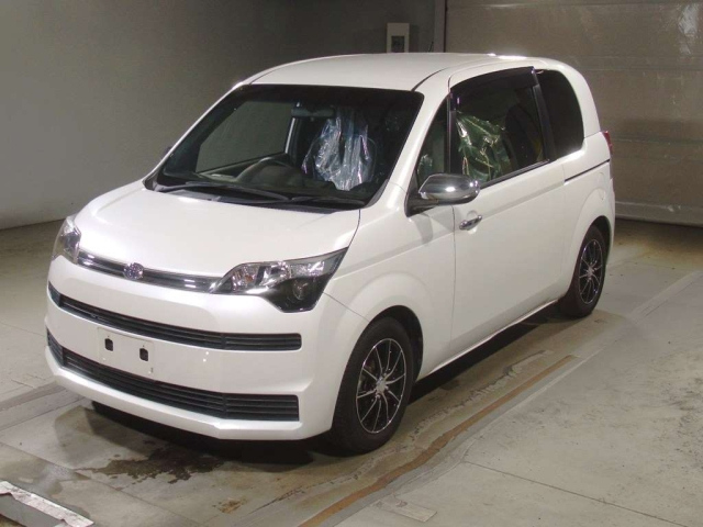 TOYOTA SPADE 2016