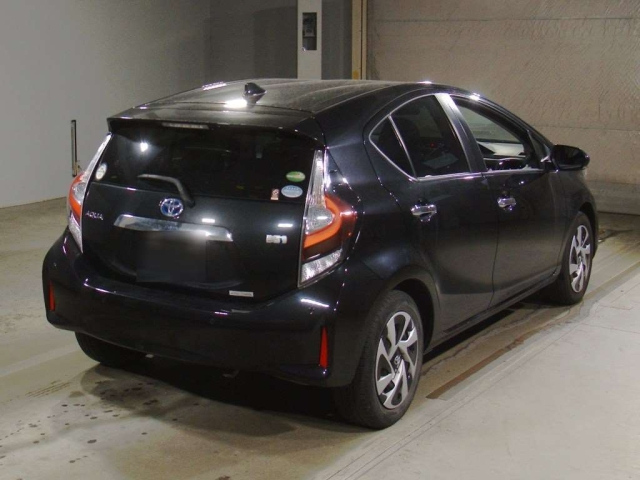 TOYOTA AQUA 2021
