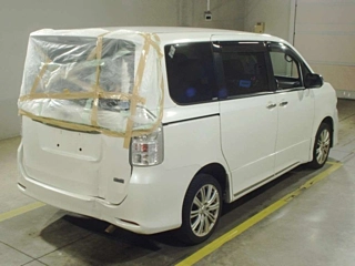 TOYOTA VOXY 2011