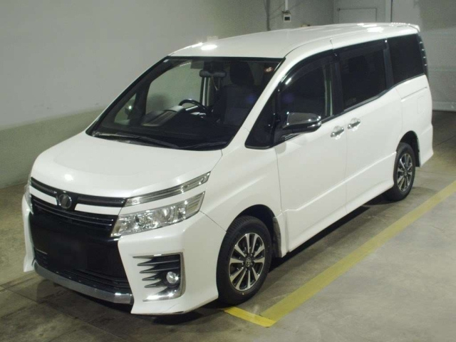TOYOTA VOXY 2014