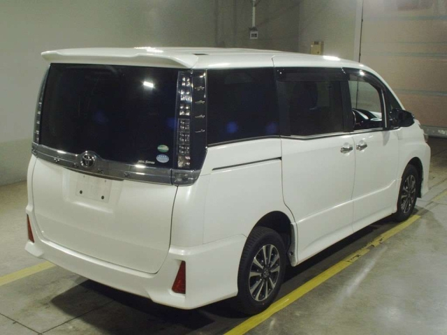 TOYOTA VOXY 2014
