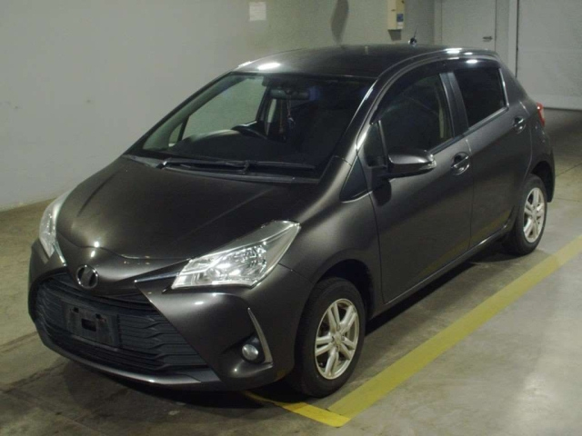 TOYOTA VITZ 2017