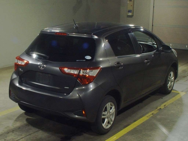TOYOTA VITZ 2017