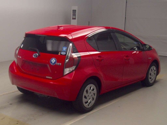 TOYOTA AQUA 2016