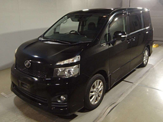 TOYOTA VOXY 2010