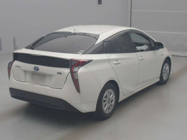 TOYOTA PRIUS 2016