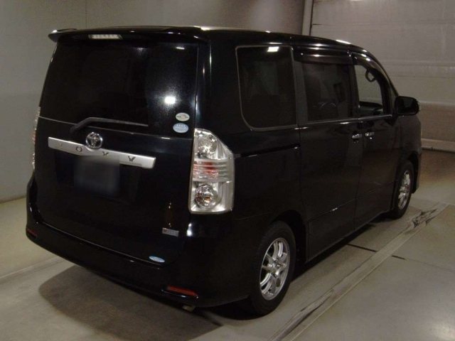 TOYOTA VOXY 2010