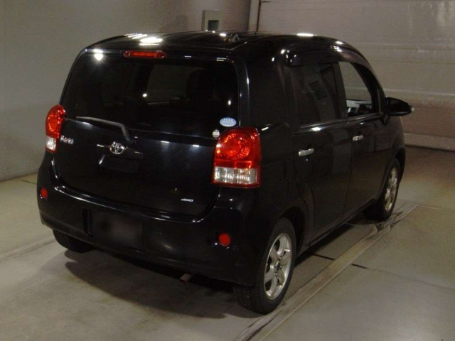 TOYOTA PORTE 2012