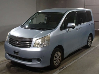TOYOTA NOAH 2011