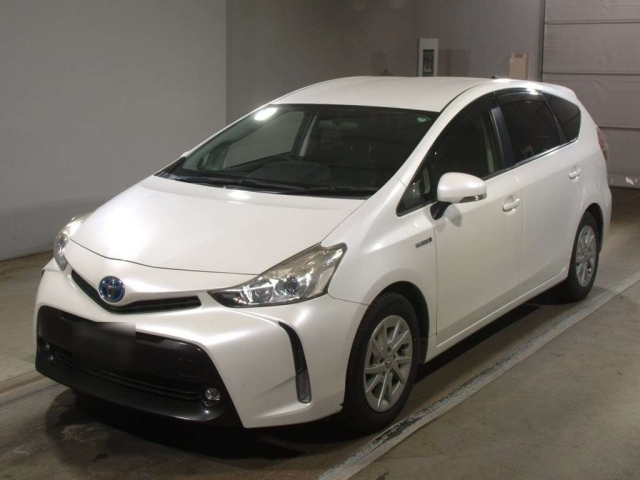 TOYOTA PRIUS ALPHA 2015