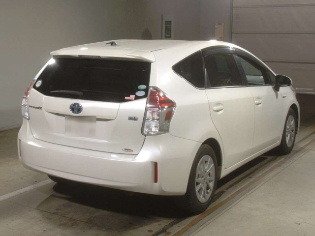 TOYOTA PRIUS ALPHA 2015