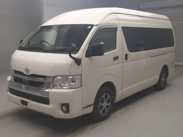 TOYOTA HIACE VAN 2021