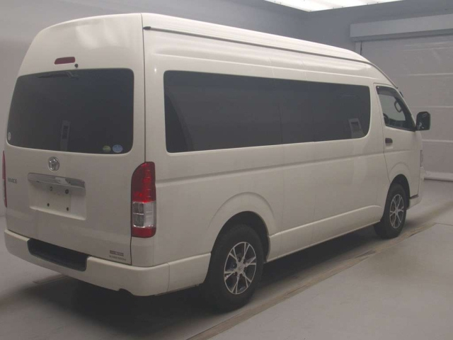 TOYOTA HIACE VAN 2021