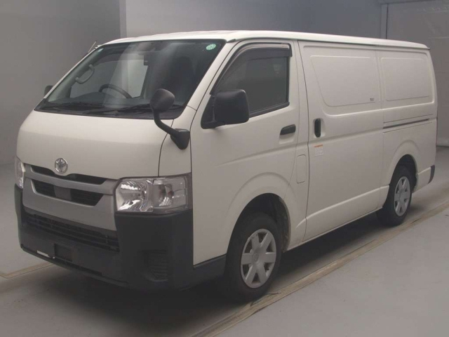 TOYOTA HIACE VAN 2020