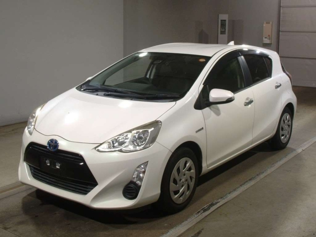 TOYOTA AQUA 2017