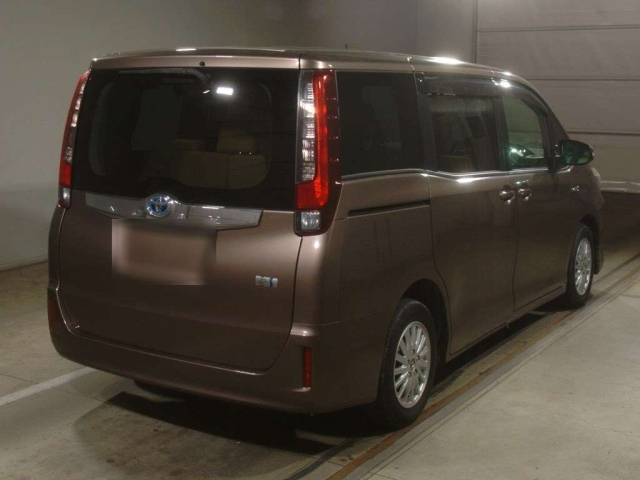 TOYOTA NOAH 2014
