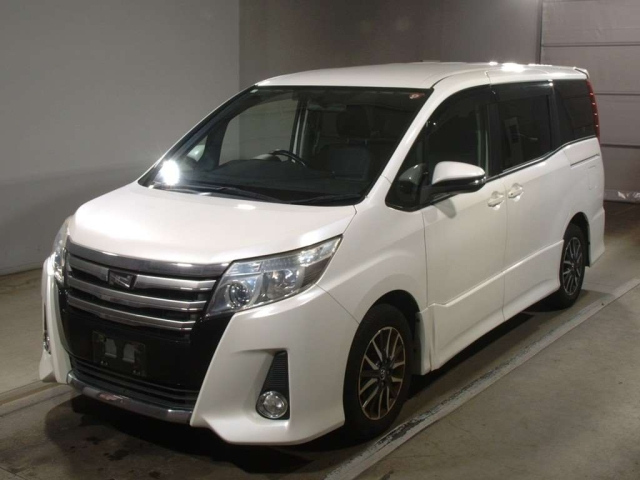 TOYOTA NOAH 2014