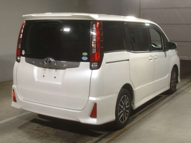 TOYOTA NOAH 2014