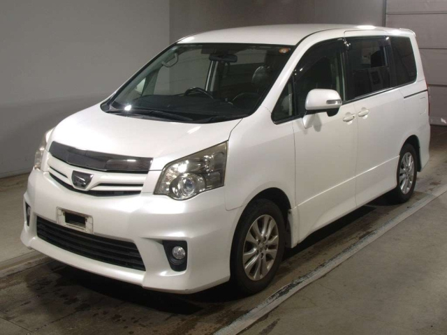 TOYOTA NOAH 2012