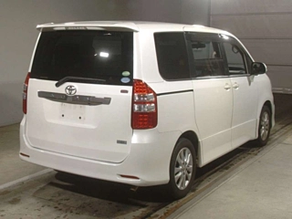 TOYOTA NOAH 2012