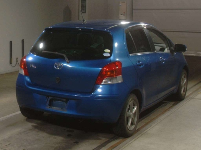 TOYOTA VITZ 2010