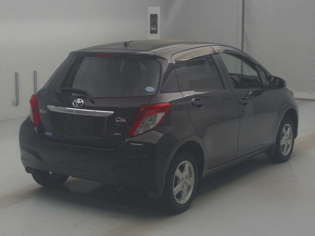 TOYOTA VITZ 2013
