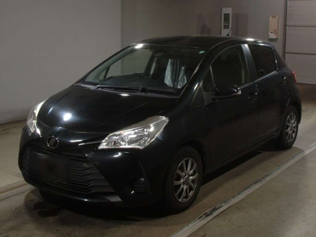 TOYOTA VITZ 2017