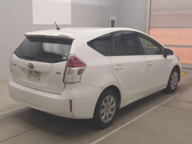TOYOTA PRIUS ALPHA 2016