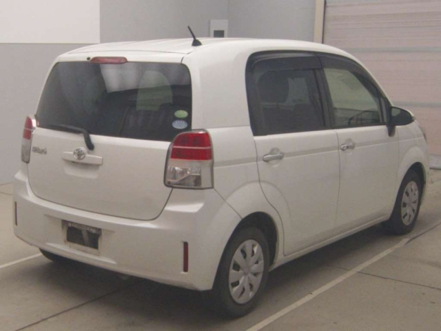 TOYOTA SPADE 2013
