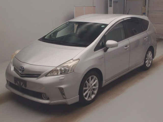 TOYOTA PRIUS ALPHA 2011