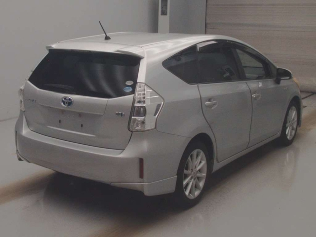 TOYOTA PRIUS ALPHA 2011