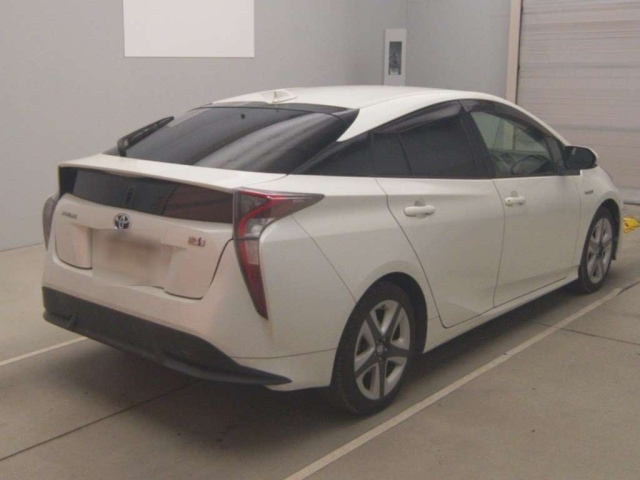 TOYOTA PRIUS 2016