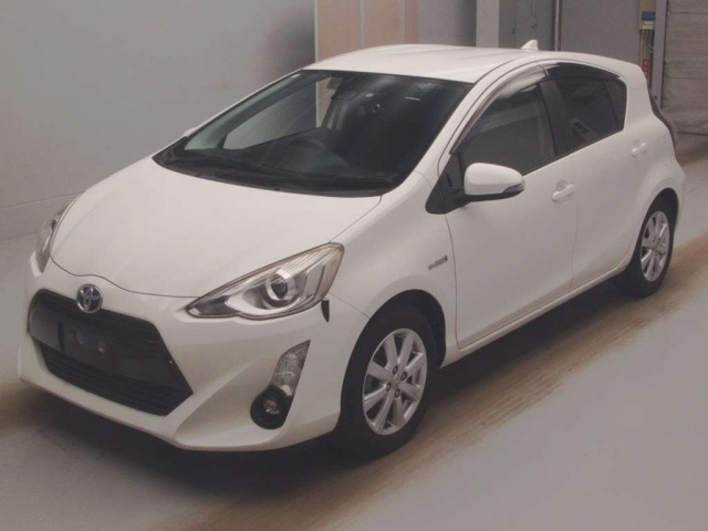 TOYOTA AQUA 2016