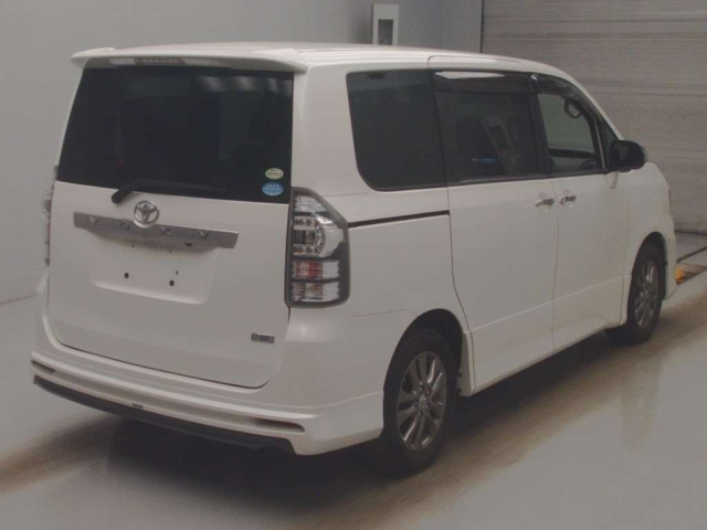 TOYOTA VOXY 2011