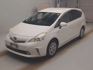 TOYOTA PRIUS ALPHA 2013