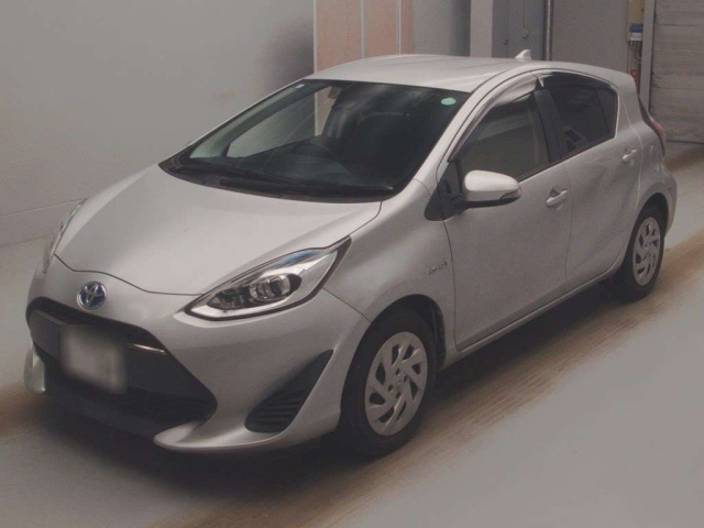 TOYOTA AQUA 2017