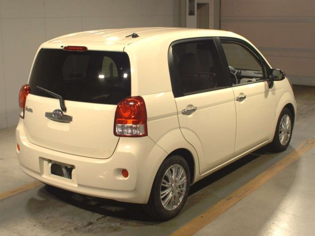 TOYOTA PORTE 2017