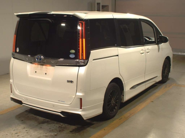 TOYOTA NOAH 2020