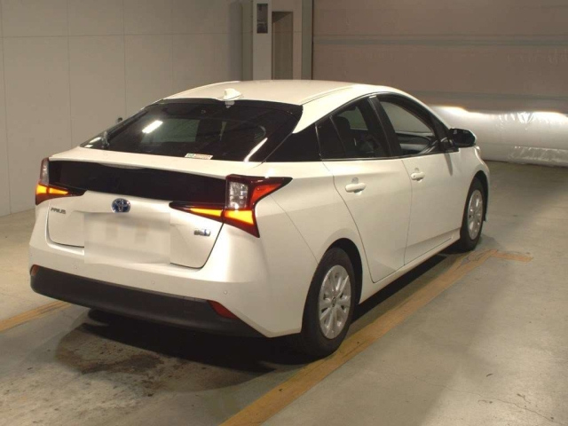 TOYOTA PRIUS 2021