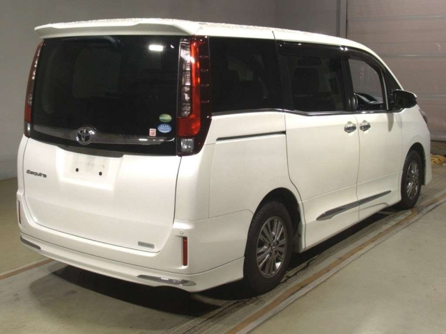 TOYOTA ESQUIRE 2017