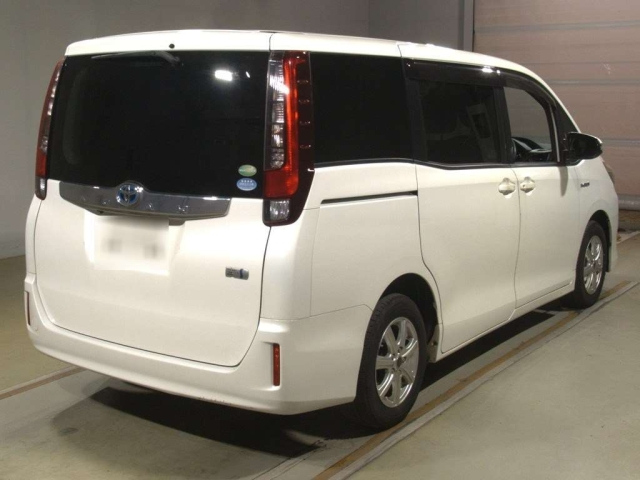 TOYOTA NOAH 2014