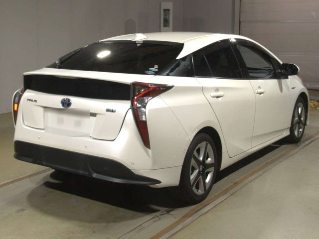 TOYOTA PRIUS 2017