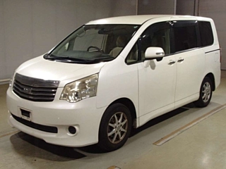 TOYOTA NOAH 2013