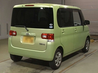 DAIHATSU TANTO 2011