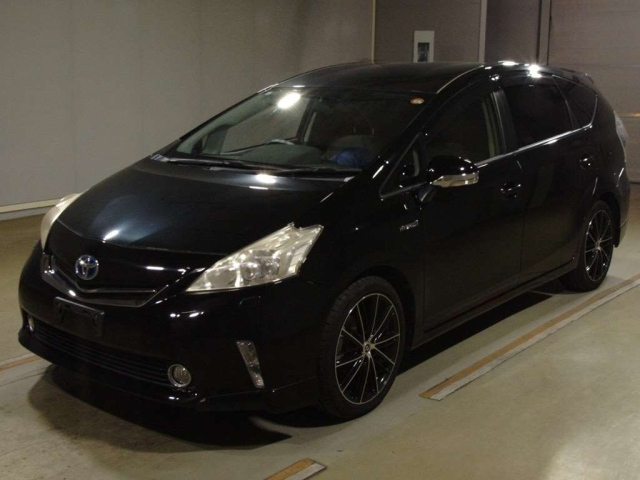 TOYOTA PRIUS ALPHA 2013