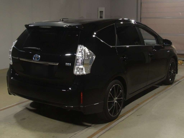 TOYOTA PRIUS ALPHA 2013